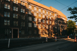  gallery_alt_img 