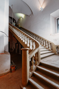  gallery_alt_img 